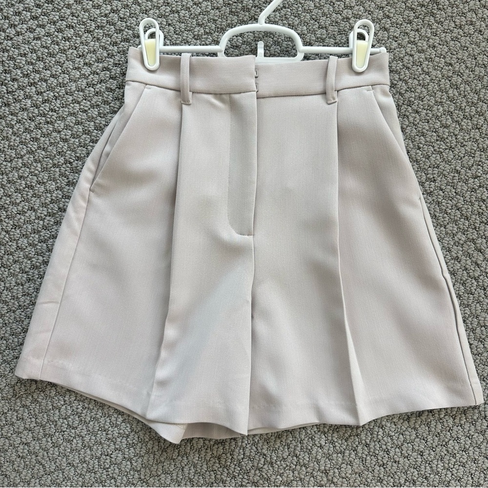 Abercrombie & Fitch Women's Ulta High Rise Tailored Shorts Cream Light Taupe XXS